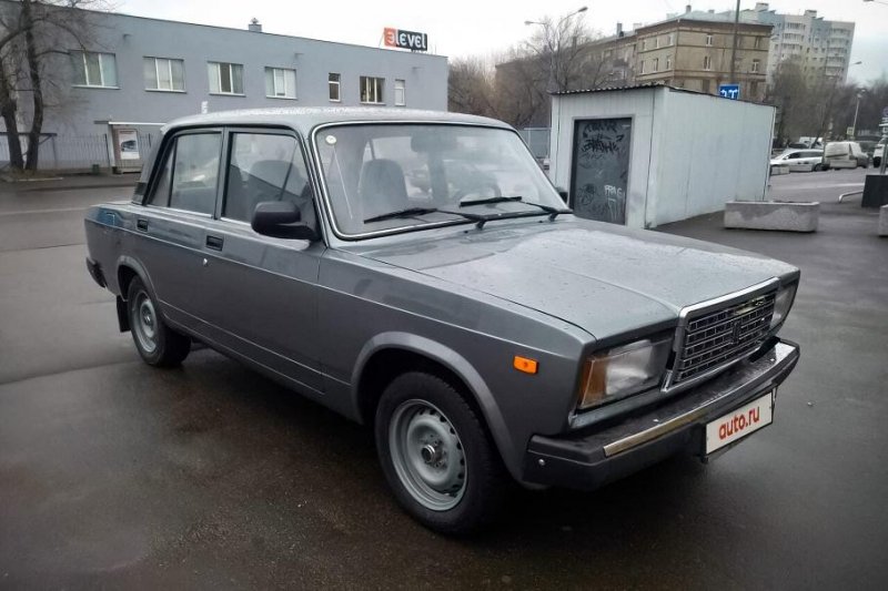 11-летний ВАЗ-2107 без пробега продают в Москве по цене двух «айфонов»