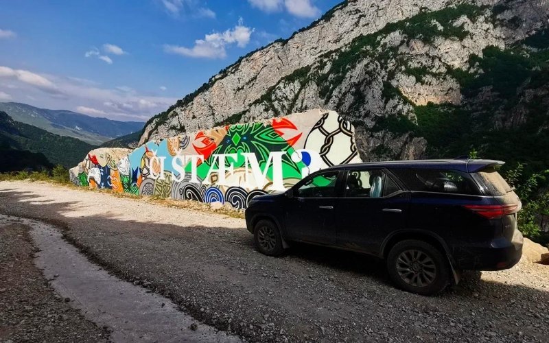 
            Горы счастья. Экспедиция по Северному Кавказу на Toyota Fortuner
        