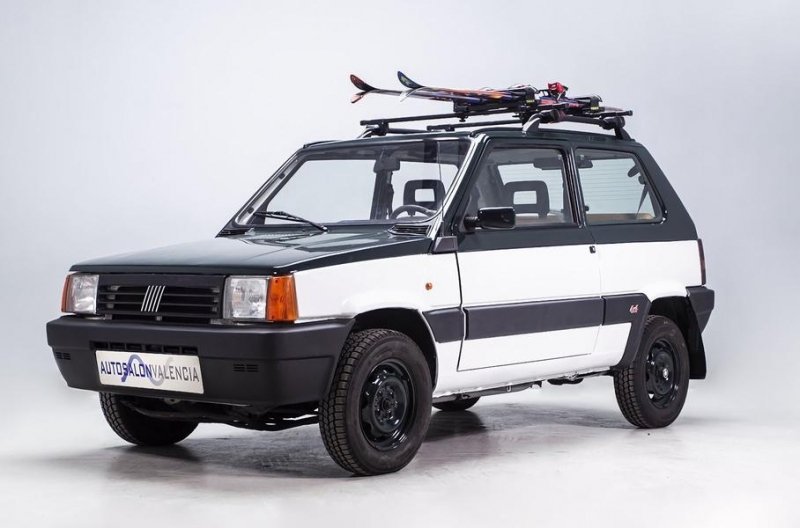 18-летний Fiat Panda выкрасили в цвета Ferrari