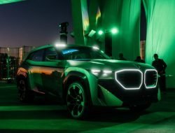 Новые спортивные машины BMW получат светящиеся «ноздри»