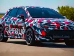 272-сильная Toyota GR Corolla мелькнула в новом загадочном тизере