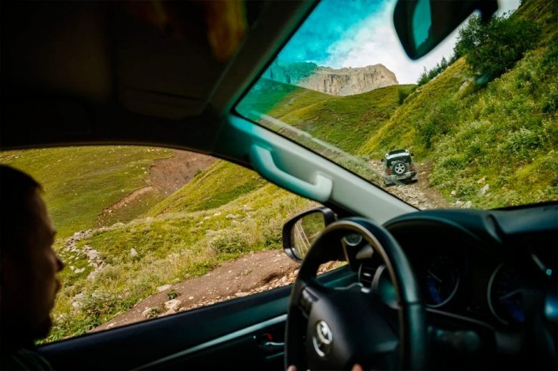 
            Горы счастья. Экспедиция по Северному Кавказу на Toyota Fortuner
        