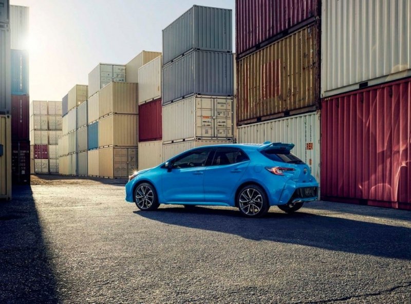 
            Toyota показала 268-сильную спорт-версию Corolla
        