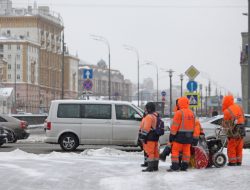 Московских водителей предупредили о сильном снегопаде и гололедице