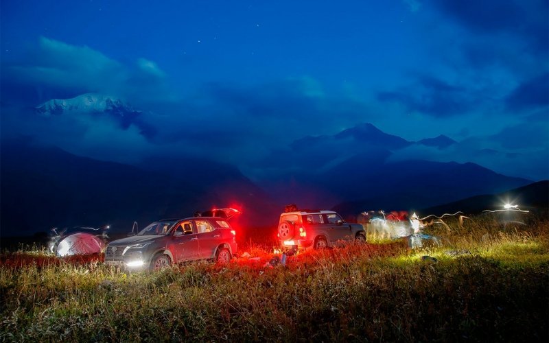 
            Горы счастья. Экспедиция по Северному Кавказу на Toyota Fortuner
        