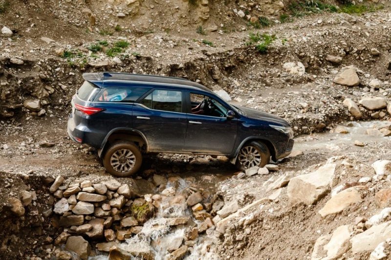 
            Горы счастья. Экспедиция по Северному Кавказу на Toyota Fortuner
        
