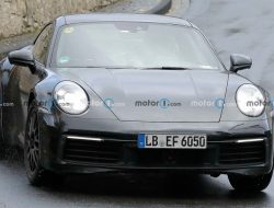 Внедорожную версию Porsche 911 испытали на Нюрбургринге. Видео