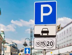«Для Москвы хорошая цена». Что водители думают про парковку за 450 рублей