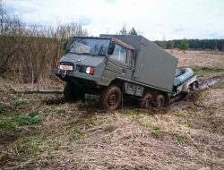 46-летний шестиколесный вездеход с огромным клиренсом продают в Москве