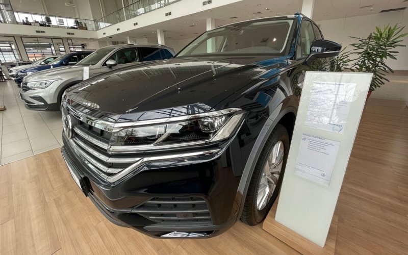 
            Новый кроссовер Renault, падение авторынка и другое. Автоновости дня
        