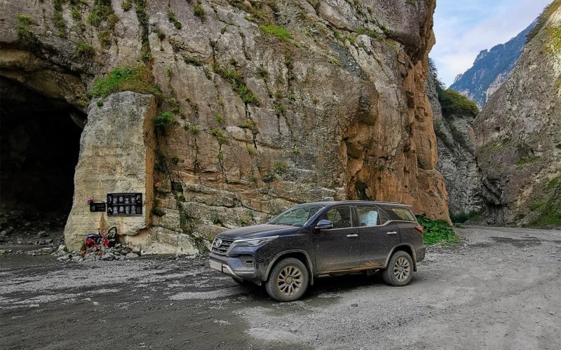
            Горы счастья. Экспедиция по Северному Кавказу на Toyota Fortuner
        