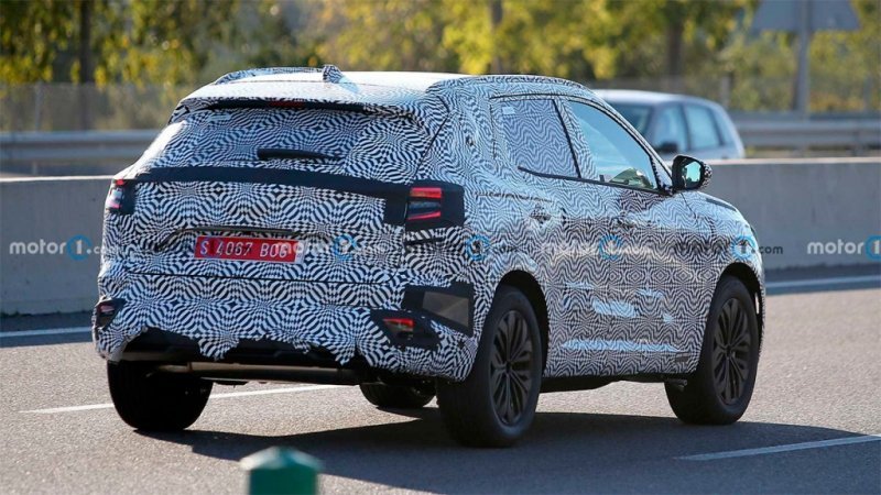 
            Новый кроссовер Renault Austral сфотографировали во время тестов
        