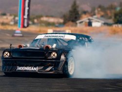Дочь Кена Блока за рулем Mustang сразилась в дрэге с самой мощной Tesla