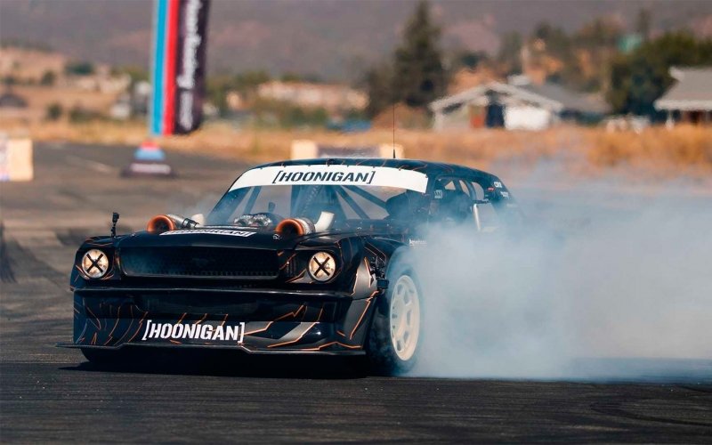 
            Дочь Кена Блока за рулем Mustang сразилась в дрэге с самой мощной Tesla
        