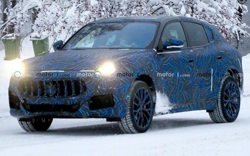 
            Новый компактный кроссовер Maserati испытали на заснеженных дорогах. Фото
        