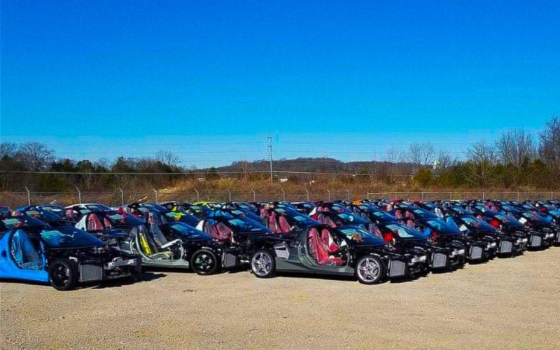 
            Более 100 новых Chevrolet Corvette пострадали из-за торнадо. Фото
        