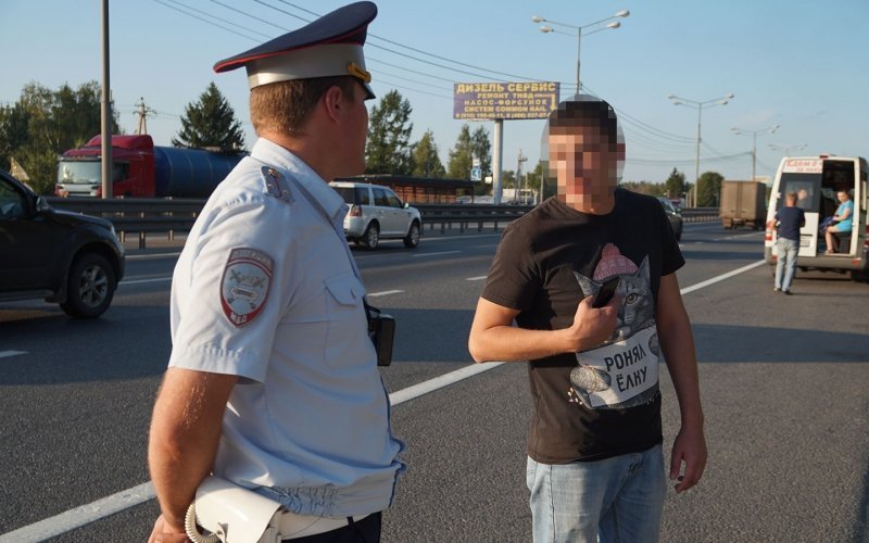 
            «Цель остановки?» Инспекторы ГИБДД объяснили, как с ними нужно общаться
        