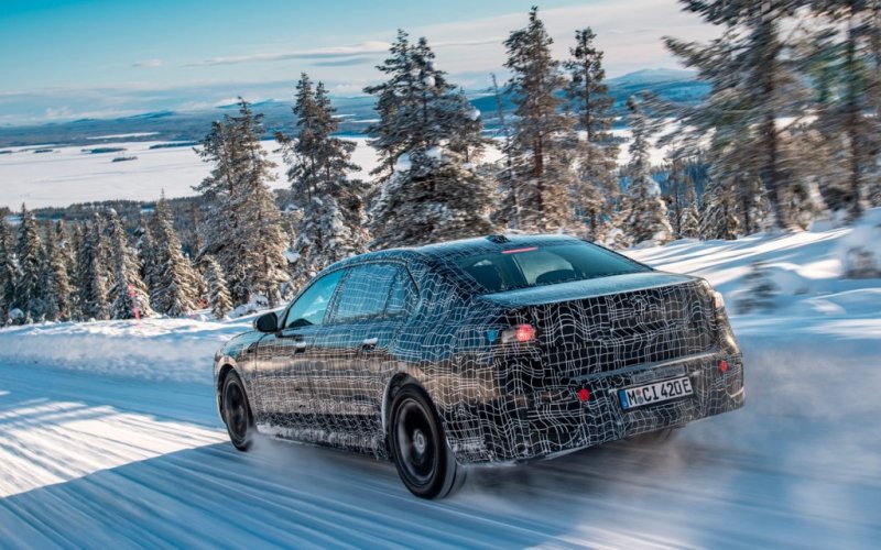 
            BMW начала испытания нового седана у Полярного круга. Фото
        