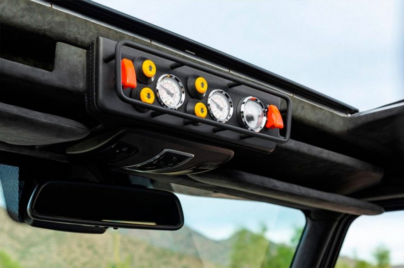 
            Редкий шестиколесный Mercedes G-Glass от Brabus продадут за $1,1 млн
        