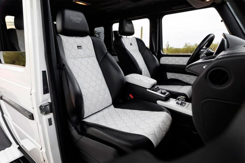 
            Редкий шестиколесный Mercedes G-Glass от Brabus продадут за $1,1 млн
        