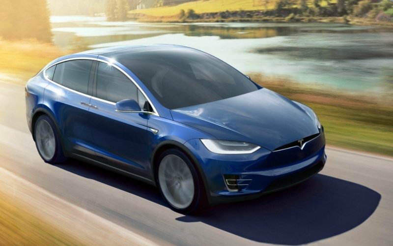 
            «Еле доехал до дома». Глава Минпромторга раскритиковал Tesla
        