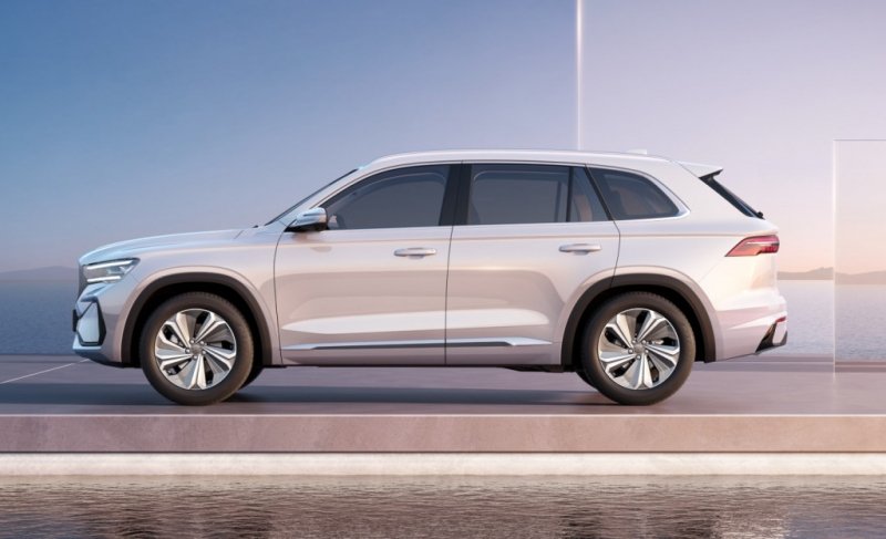 
            Кроссовер Geely KX11 получил гибридную версию
        