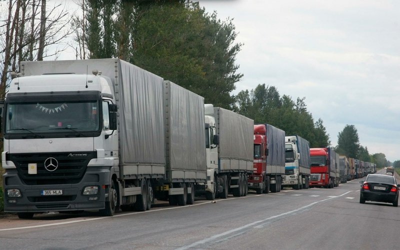 
            Госдума нашла управу на иностранцев со штрафами. Их задержат на границе
        