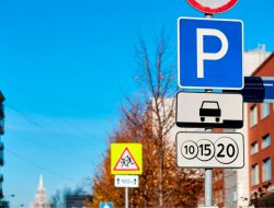 В Москве платная парковка подорожала до 450 руб. в час