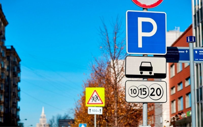 
            В Москве платная парковка подорожала до 450 руб. в час
        