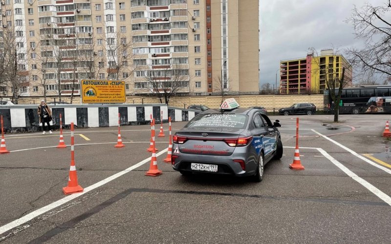 
            Автошколам предложили ввести восемь новых упражнений на площадке
        