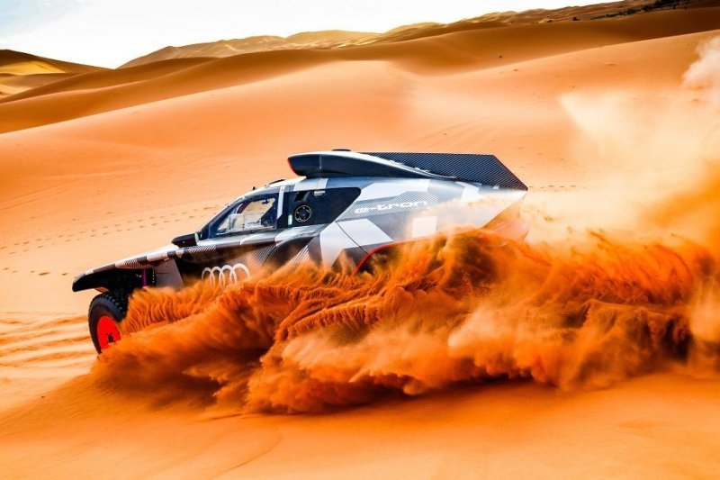 Audi RS Q e-tron для «Дакара»: появились изображения салона