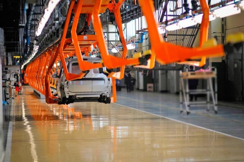 АвтоВАЗ не выпустил 100 тысяч автомобилей из-за простоев