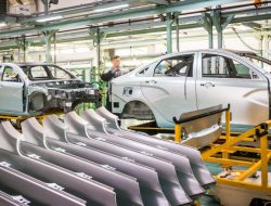 АвтоВАЗ остановил сборку Lada и Renault: не хватает комплектующих