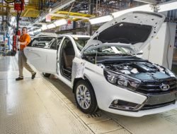 АвтоВАЗ приостановил сборку Lada Vesta