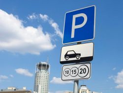 Платная парковка в Москве подорожает до 450 рублей за час