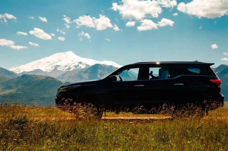 
            Горы счастья. Экспедиция по Северному Кавказу на Toyota Fortuner
        