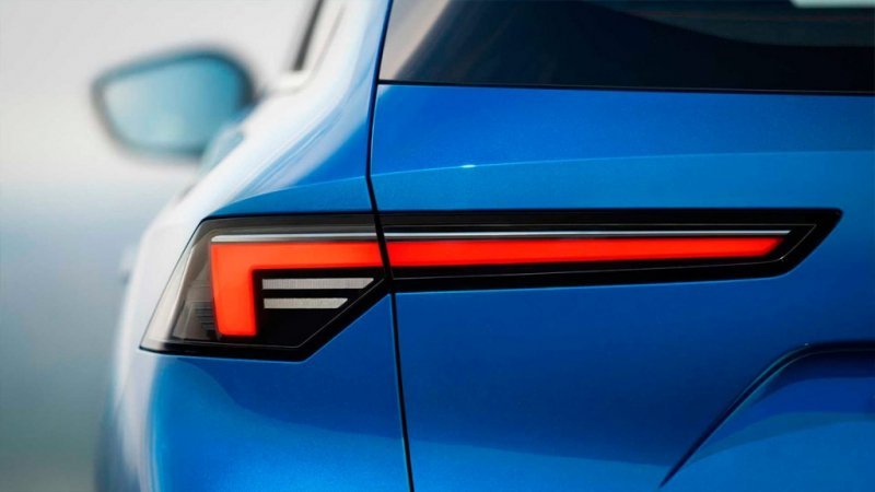 
            Opel представил новый универсал Astra Sports Tourer
        