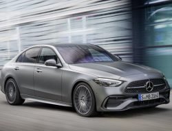 Без AMG: в России стартовали продажи нового Mercedes-Benz C-класса