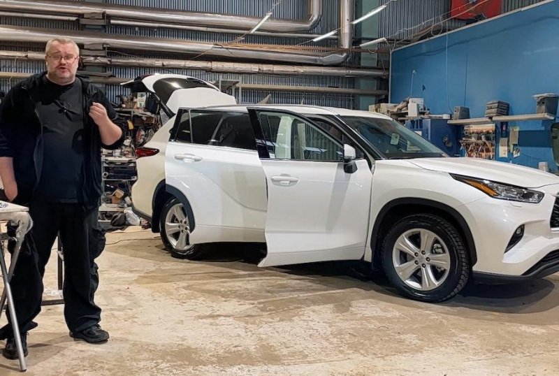 Блогер наглядно показал разницу в сборке Toyota для России и США