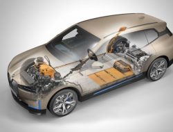 BMW «поделится» платформой с Foxconn