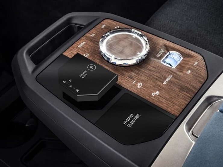 BMW выведет на селектор коробки передач новые функции