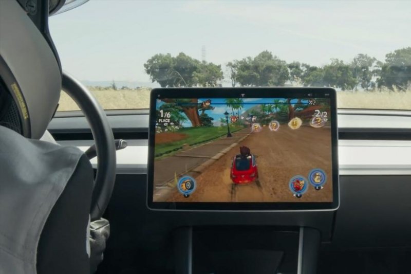 Более полумиллиона электрокаров Tesla могут признать опасными из-за видеоигр