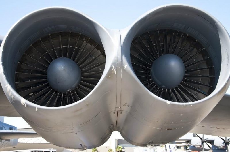 Бомбардировщики Boeing B-52 переведут на двигатели Rolls-Royce