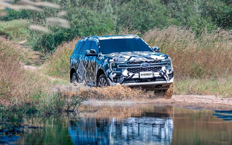 
            Ford показал на видео новый рамный внедорожник
        