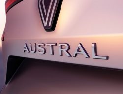 Renault анонсировал новый кроссовер Austral. Видео