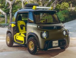 Citroen показал маленький ситикар без дверей для тех, кому от 14 до 77 лет