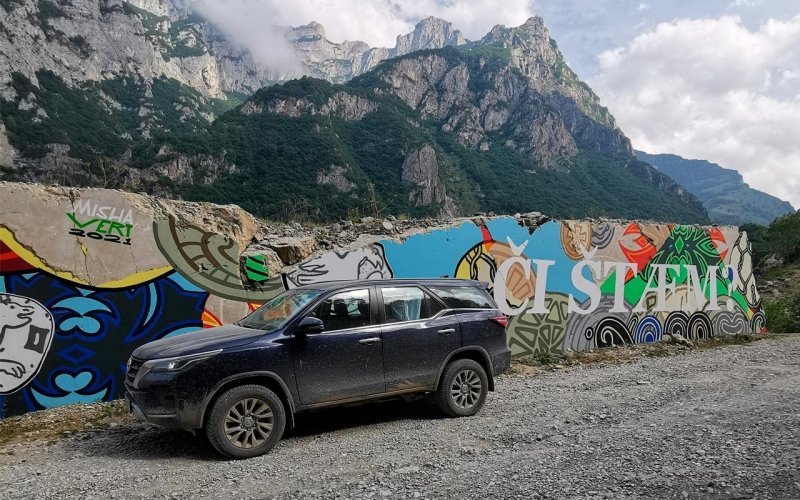 
            Горы счастья. Экспедиция по Северному Кавказу на Toyota Fortuner
        