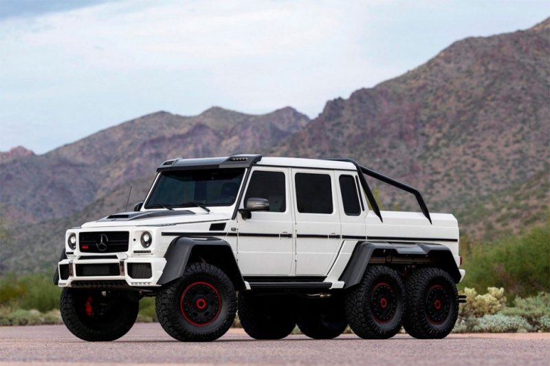 
            Редкий шестиколесный Mercedes G-Glass от Brabus продадут за $1,1 млн
        