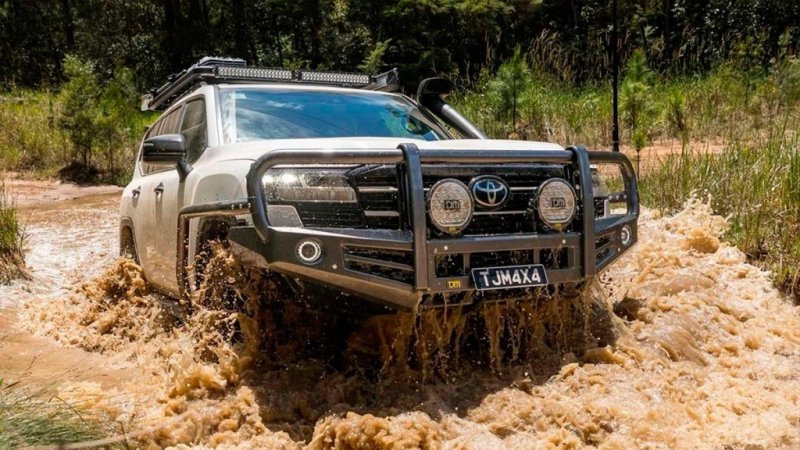 
            Новый Toyota Land Cruiser получил версию для экстремального бездорожья
        