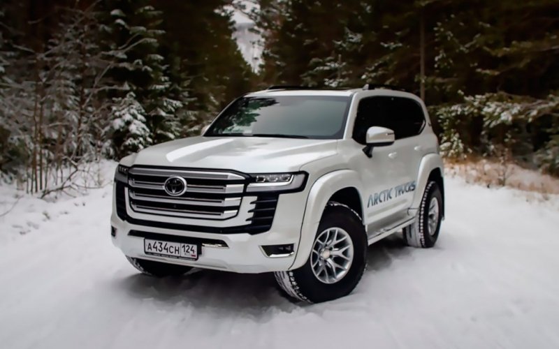 
            Новый Toyota Land Cruiser 300 получил экстремальную версию в России
        